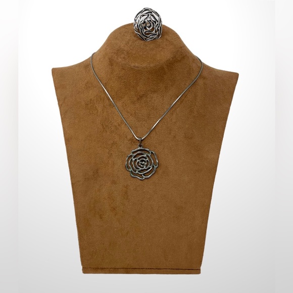 Rose Pendant with Chain & Rose Ring - Picture 3 of 6